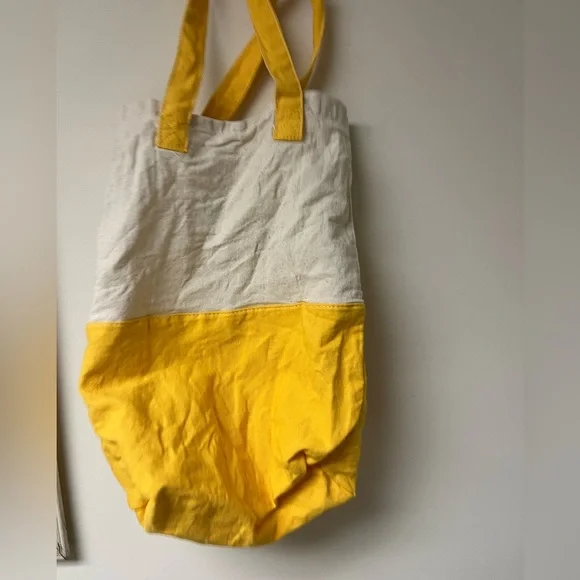 National Geographic Yellow and White Tote Bag - Picture 4 of 4